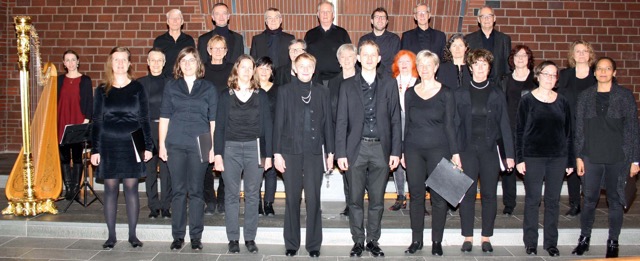 Chor mit der Harfinistin vom Trio Glissando